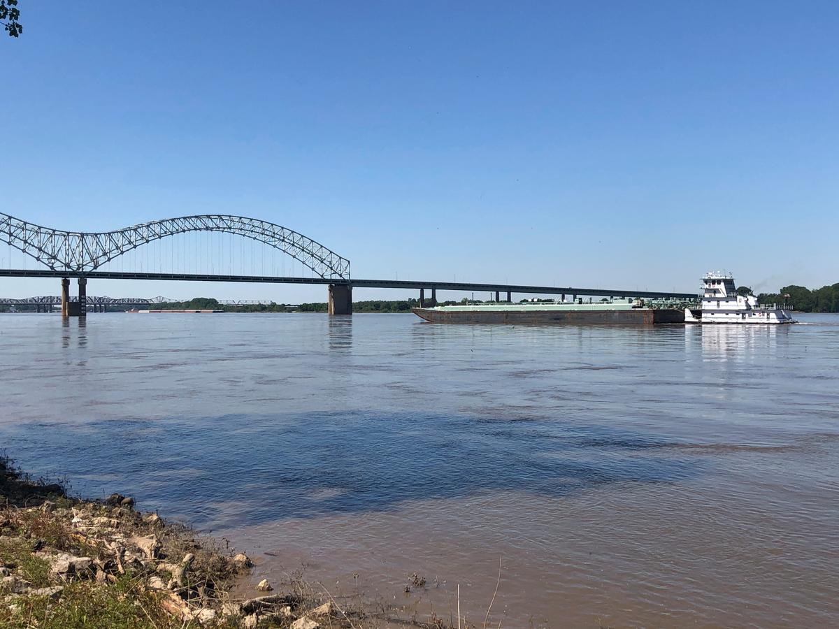 Mississippi River Traffic Resumes Under Damaged Bridge