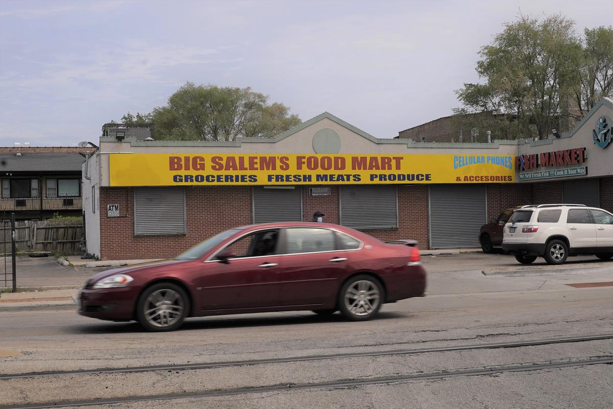 Chicago Grocery Store Shootout Leaves 2 Dead, Including 16-Year-Old