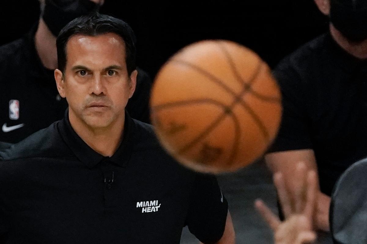 NBA: Vaccinated Head Coaches Can Go Without Masks for Games