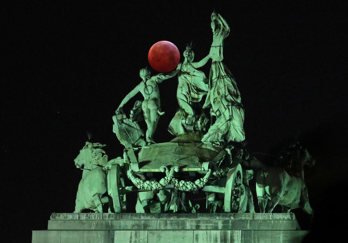 How to Watch the Upcoming ‘Super Flower Blood Moon’ Eclipse