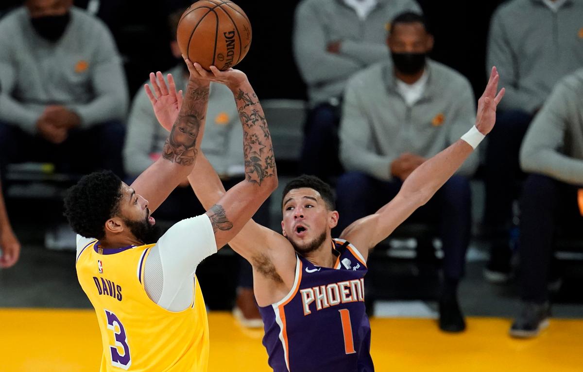 Lakers Celebrate Playoff Homecoming in 109–95 Win Over Suns
