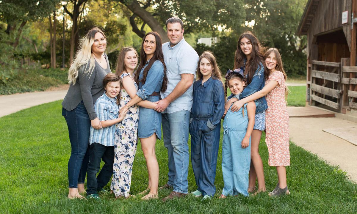 Mom of 7 Gives Birth to 3 Sets of Twins: ‘I Wouldn’t Change It for the World’