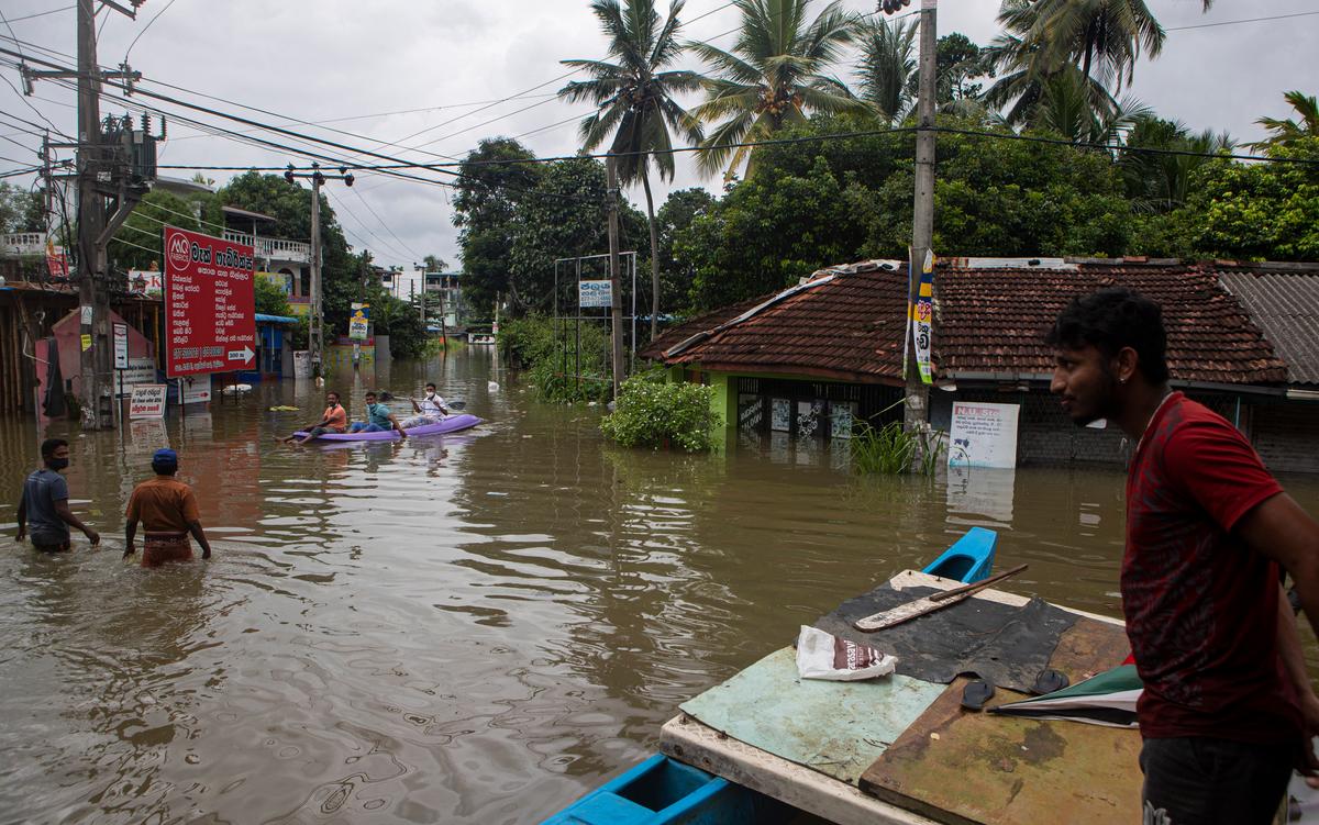 Floods and Mudslides Kill 6, Another 5 Missing in Sri Lanka