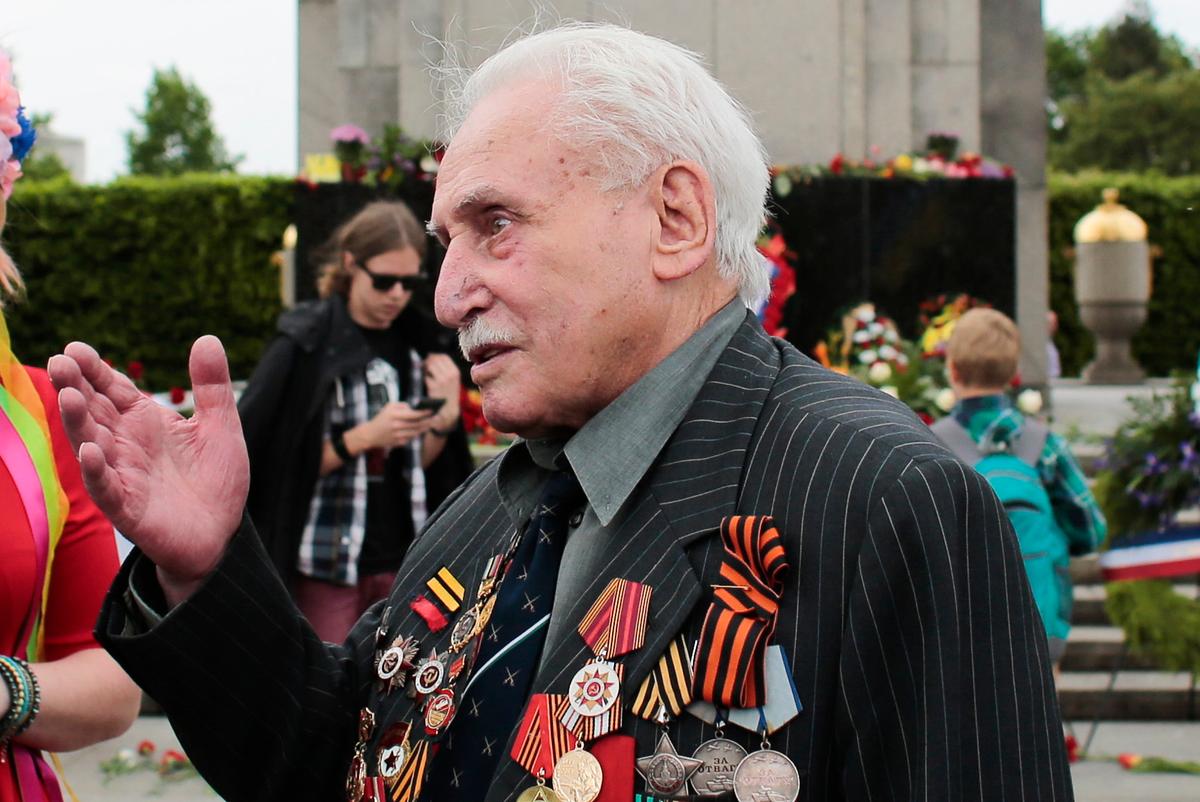 Last of Soviet Soldiers Who Liberated Auschwitz Dies at 98
