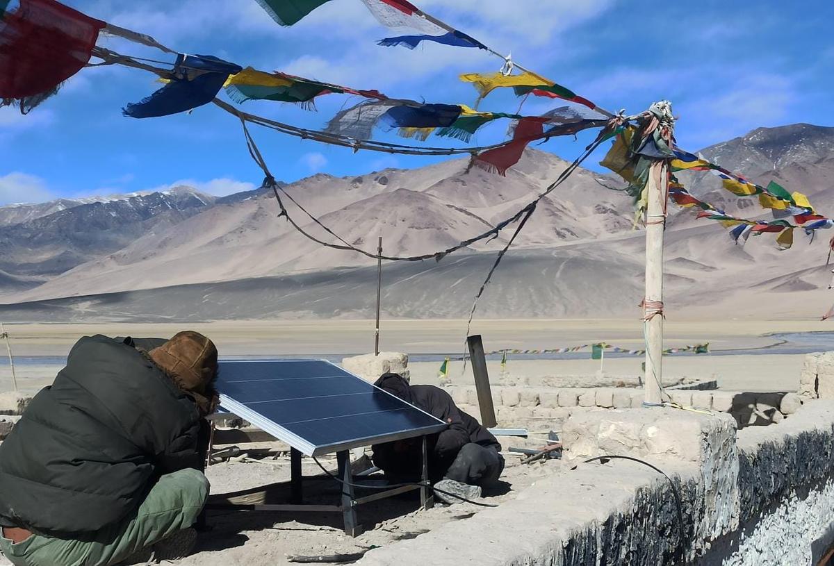 Engineers Reach Inaccessible Indian Villages to Provide Solar Electricity During Pandemic