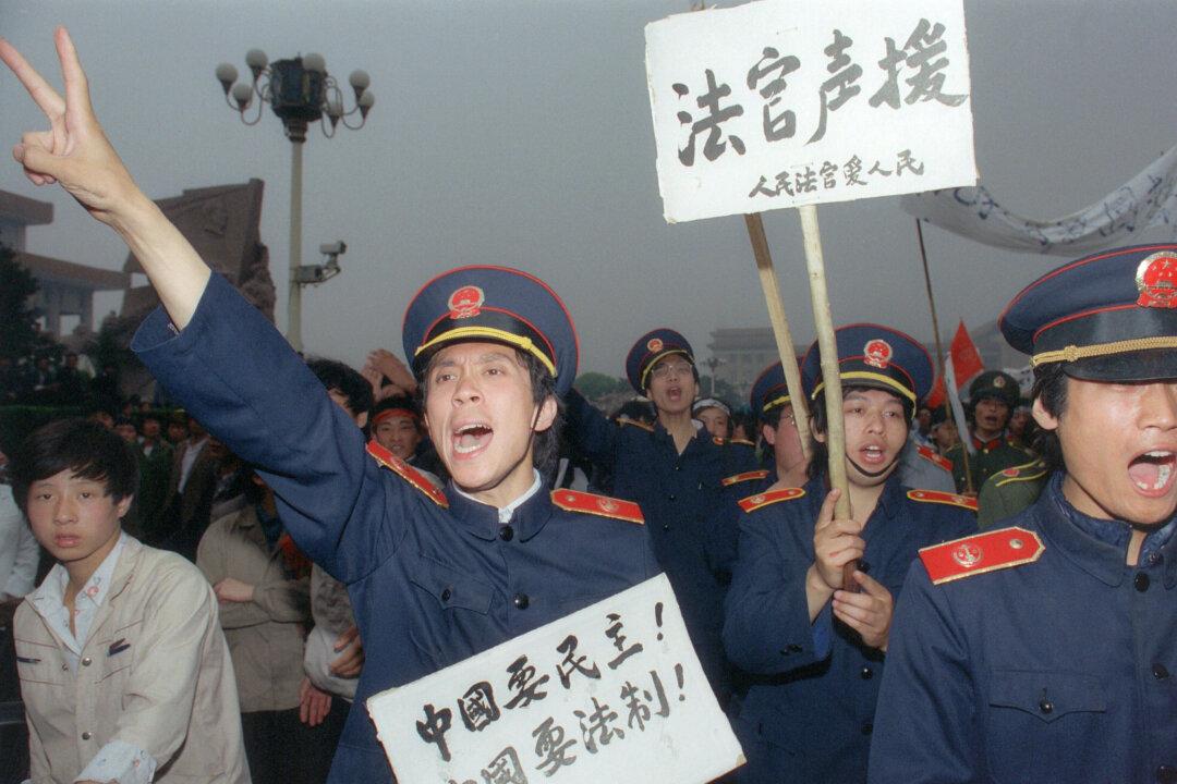BEIJING, CHINA - MAY 18:  Beijing magistrates wearing court uniforms join workers demonstrating in Beijing streets 18 May 1989, in support of student hunger strikers gathered at Tiananmen Square, the scene of the mass pro-democracy protest led by students against the Chinese government. The April-June1989 pro-democracy movement was crushed by Chinese troops in June 1989 when army tanks rolled into Tiananmen Square 04 June.  (Photo credit should read CATHERINE HENRIETTE/AFP via Getty Images)