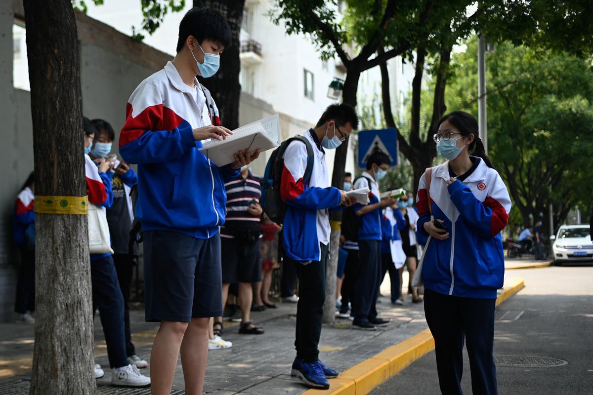 China’s 3-Child Policy Far From Reality, Middle-Class Mother’s Parenting Expenses Show