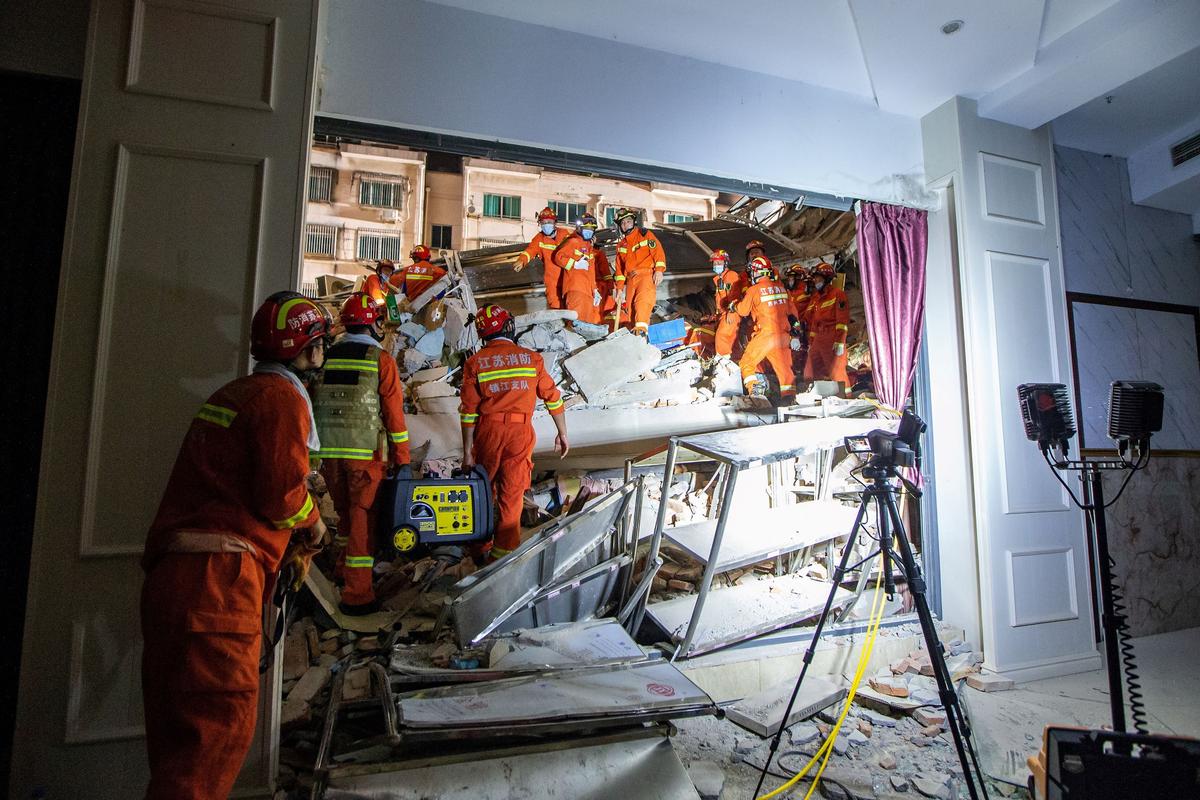 China Hotel Collapse Kills Eight; Rescuers Search for Nine Missing