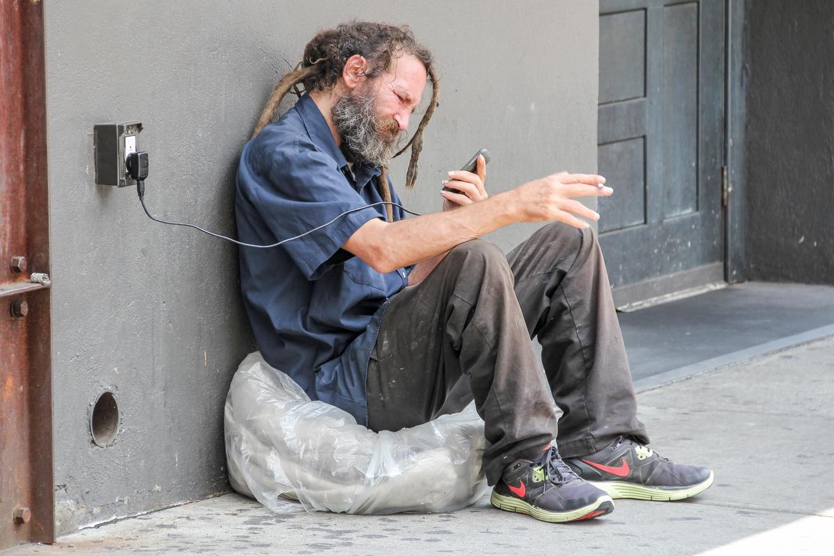 Why So Many Homeless People Have Smartphones