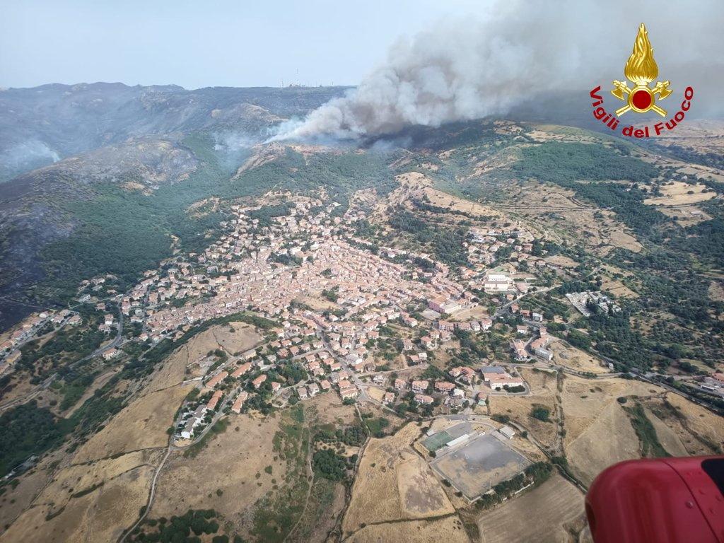 900 Evacuated in Sardinia Wildfires; Greece, France Send Aid