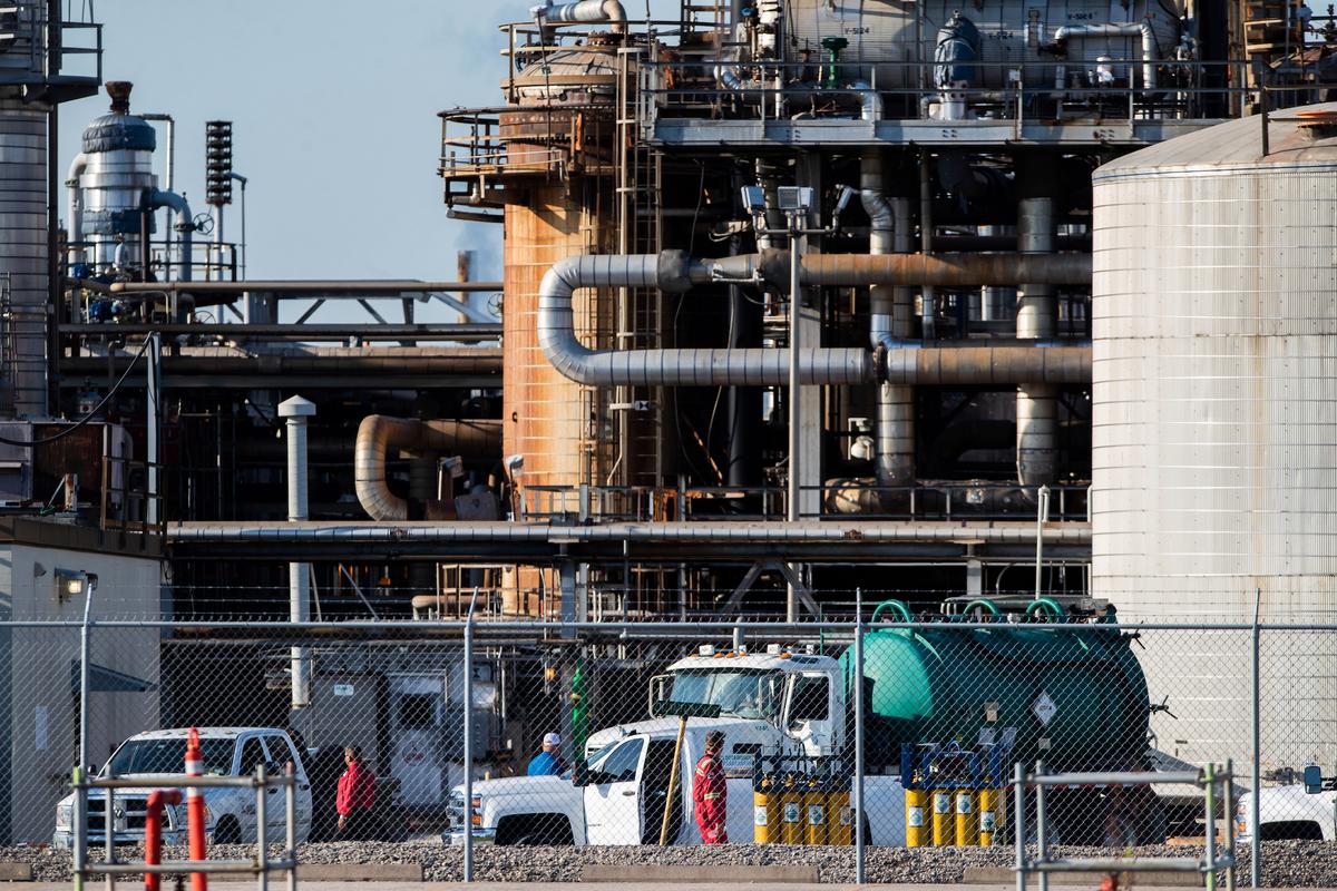 Texas Chemical Plant Leak Leaves 2 Dead, Dozens Injured