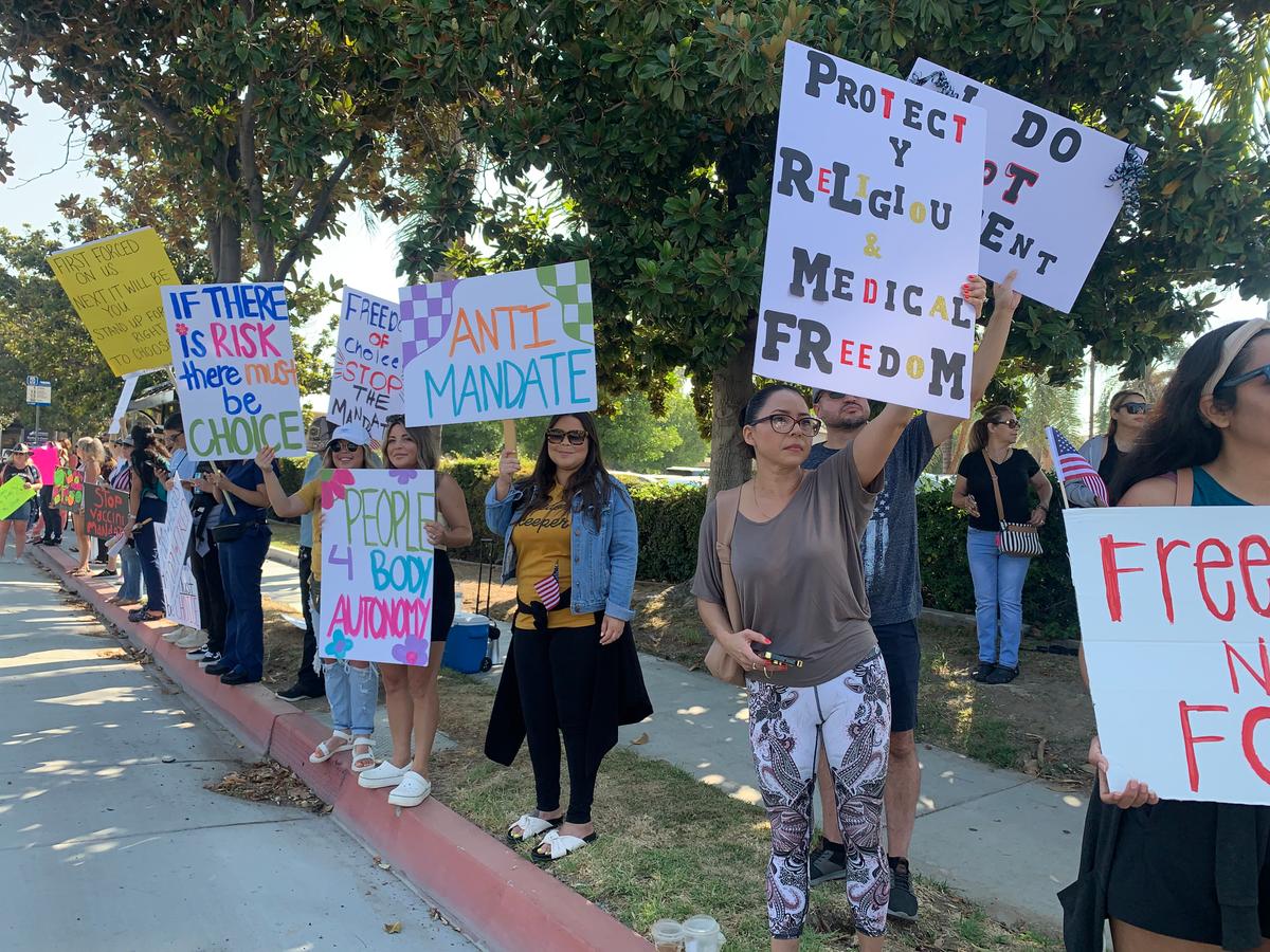 Hundreds of Healthcare Workers in California Protest Against Vaccine Mandates