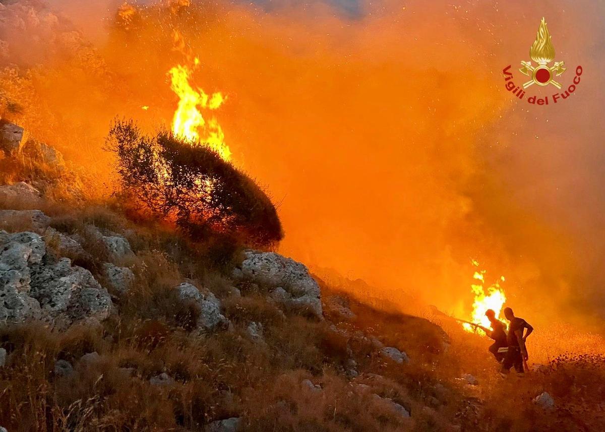 Wildfire Breaks out East of Rome, Locals Evacuated