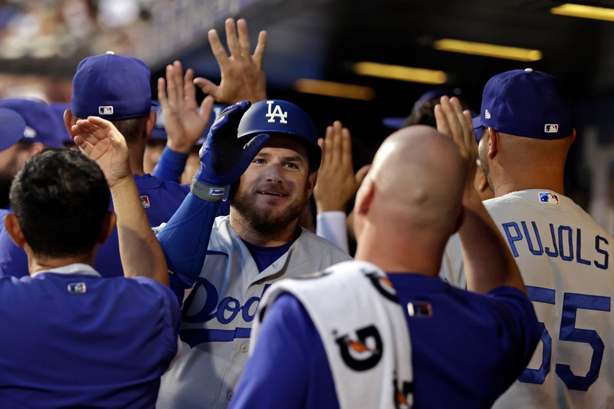 Muncy Hits 2 Home Runs, Scherzer Sharp as Dodgers Beat Mets 14-4