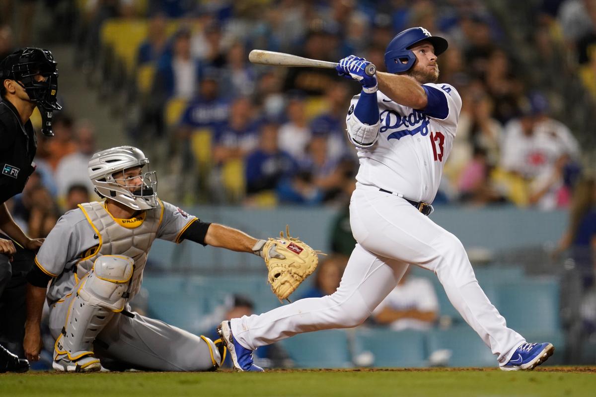 Dodgers Beat Pirates 2-1 on Home Runs by McKinney and Muncy