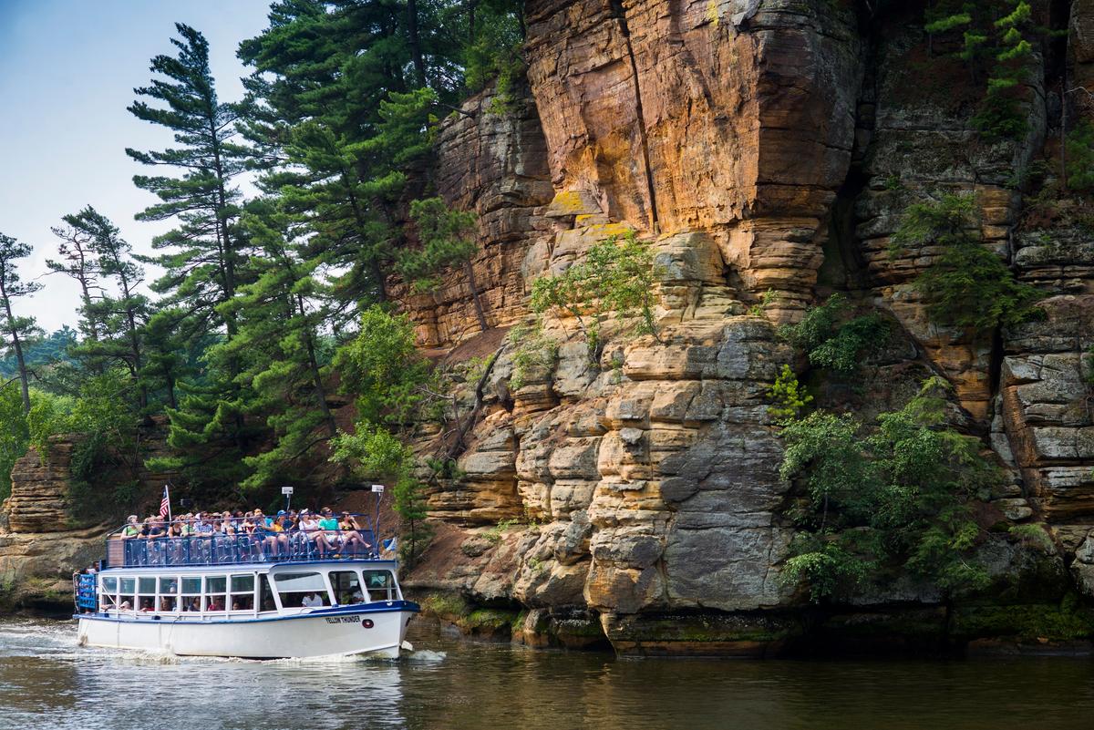 Wisconsin Dells: Water Thrills and Natural Beauty
