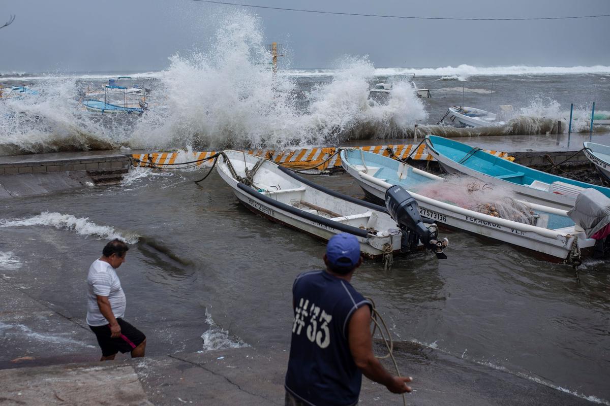 Category 3 Hurricane Grace Crosses Over Mexico’s Gulf Coast