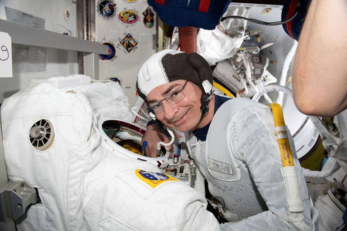 Astronaut’s Undisclosed Minor Medical Issue Delays Spacewalk
