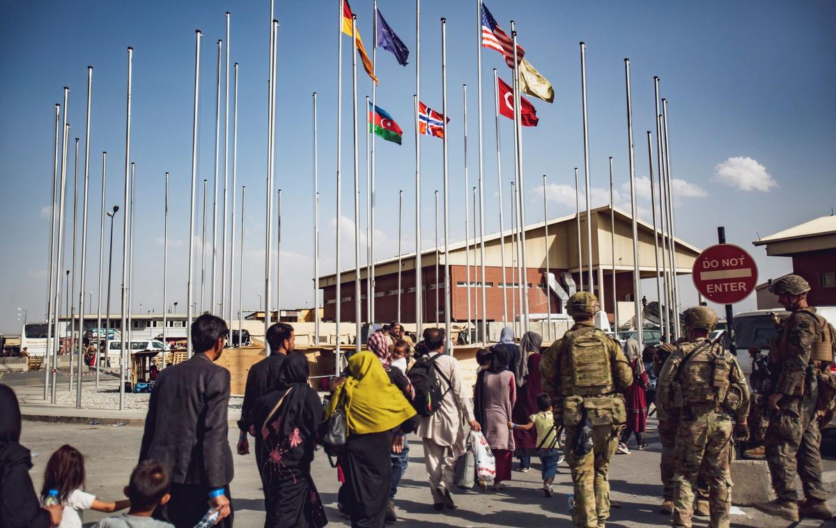 Poland Halts Afghan Airlift Over Safety as US Deadline Looms