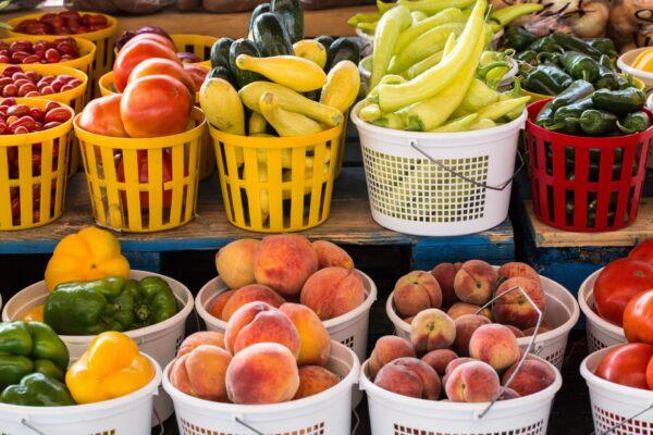 Farmers who sell their produce at wholesale prices to stores, restaurants, and distributors end up doing more work for less money than those who sell it for retail at the edge of their field. (Carol Mellema/Shutterstock)