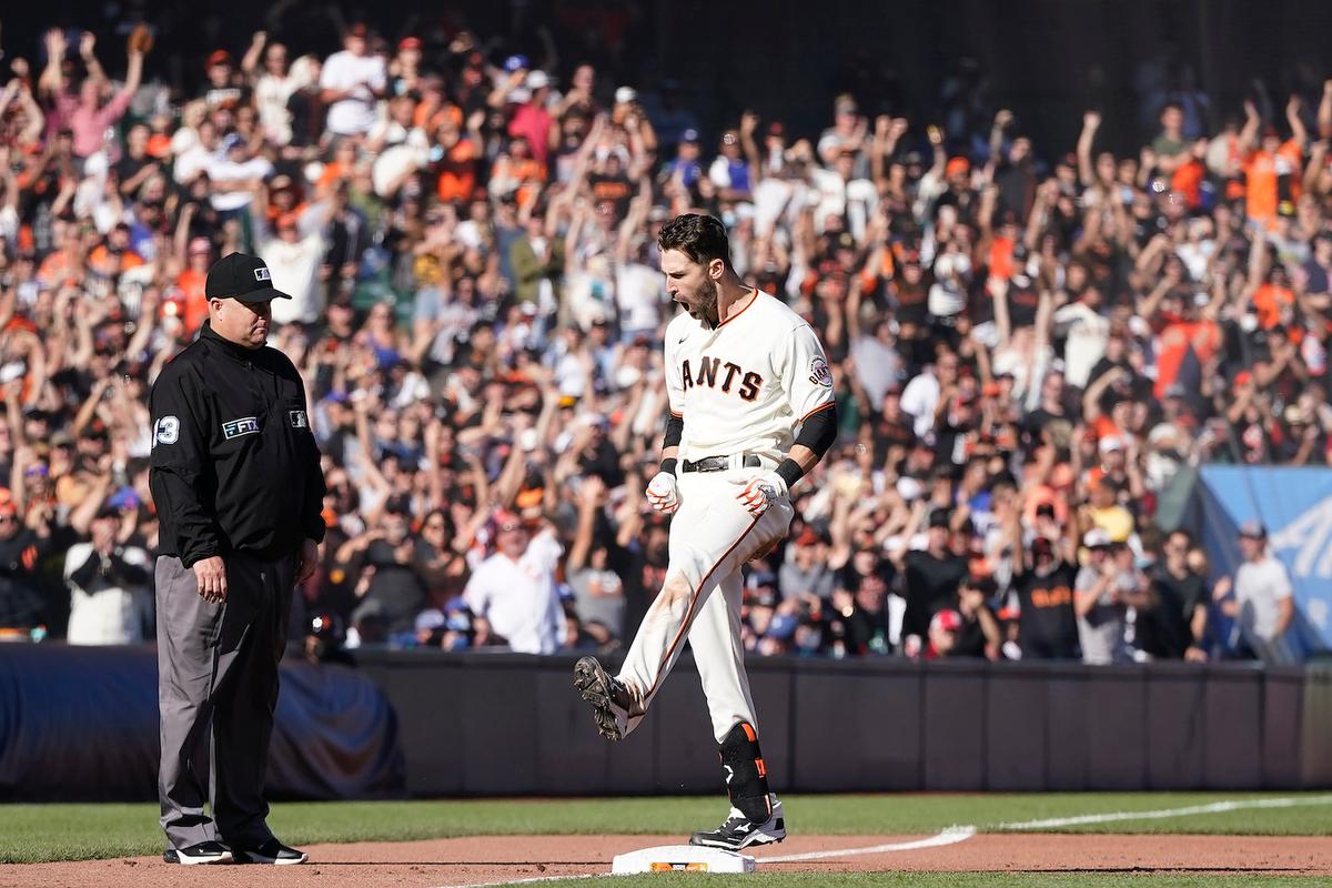 Duggar Triples, Giants Hold Off Dodgers 6-4 for NL West Lead