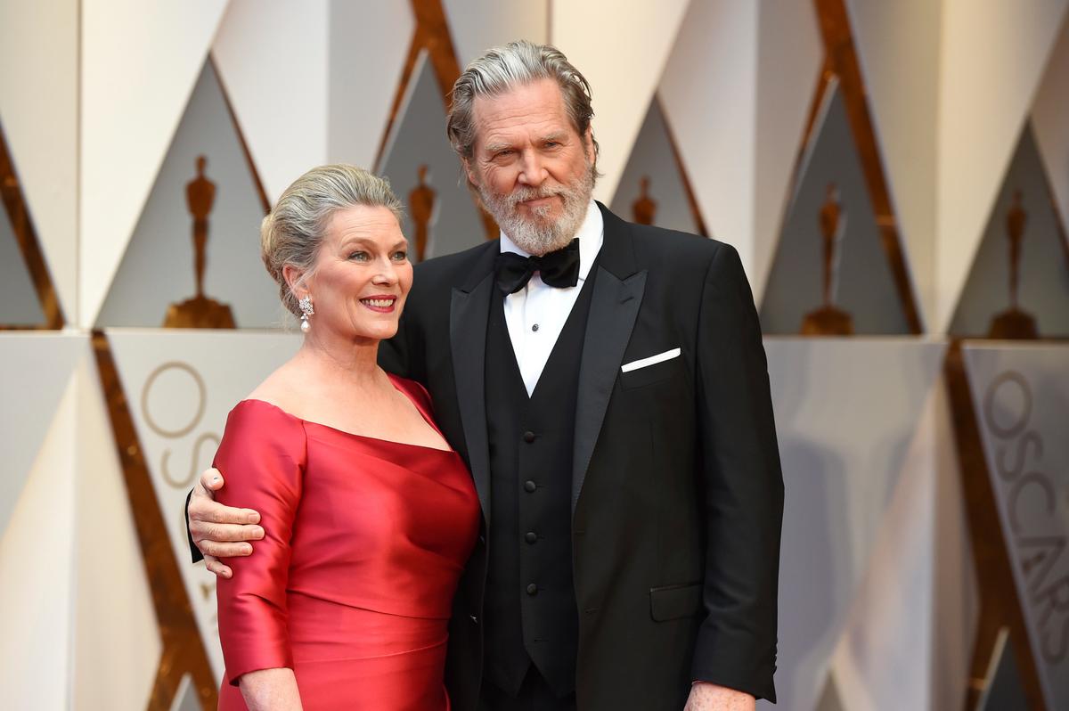 Jeff Bridges Says Tumor Shrank, COVID-19 ‘In Rear View Mirror’