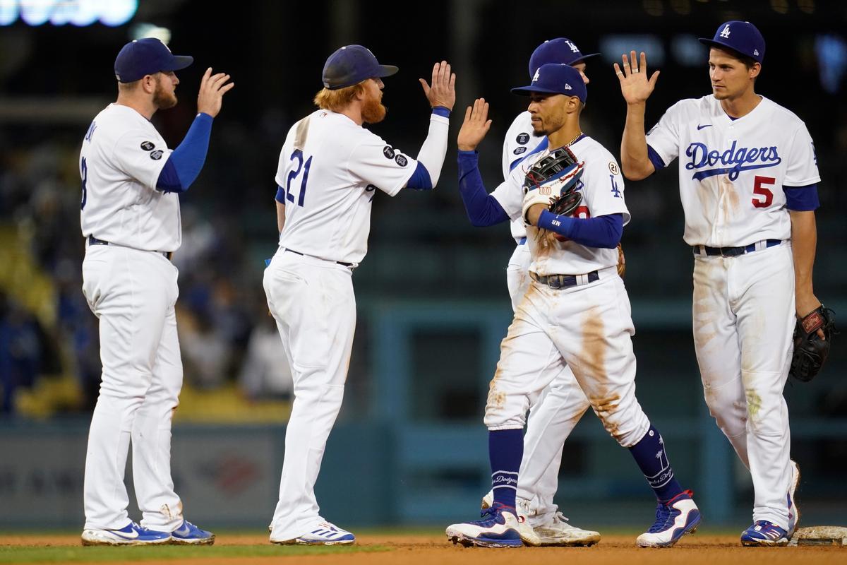 Urías Wins MLB-Leading 18th, Dodgers Beat Diamondbacks 5-3