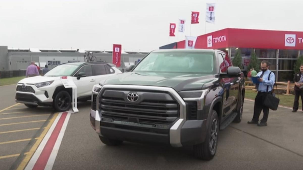 Toyota Scraps V8 in Redesign of New Tundra Truck