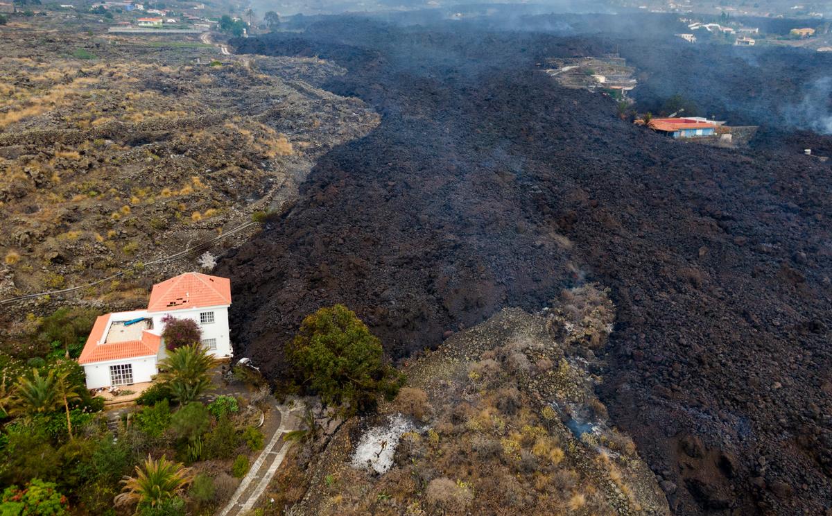 Toxic Gas, New Rivers of Molten Lava Endanger Spanish Island