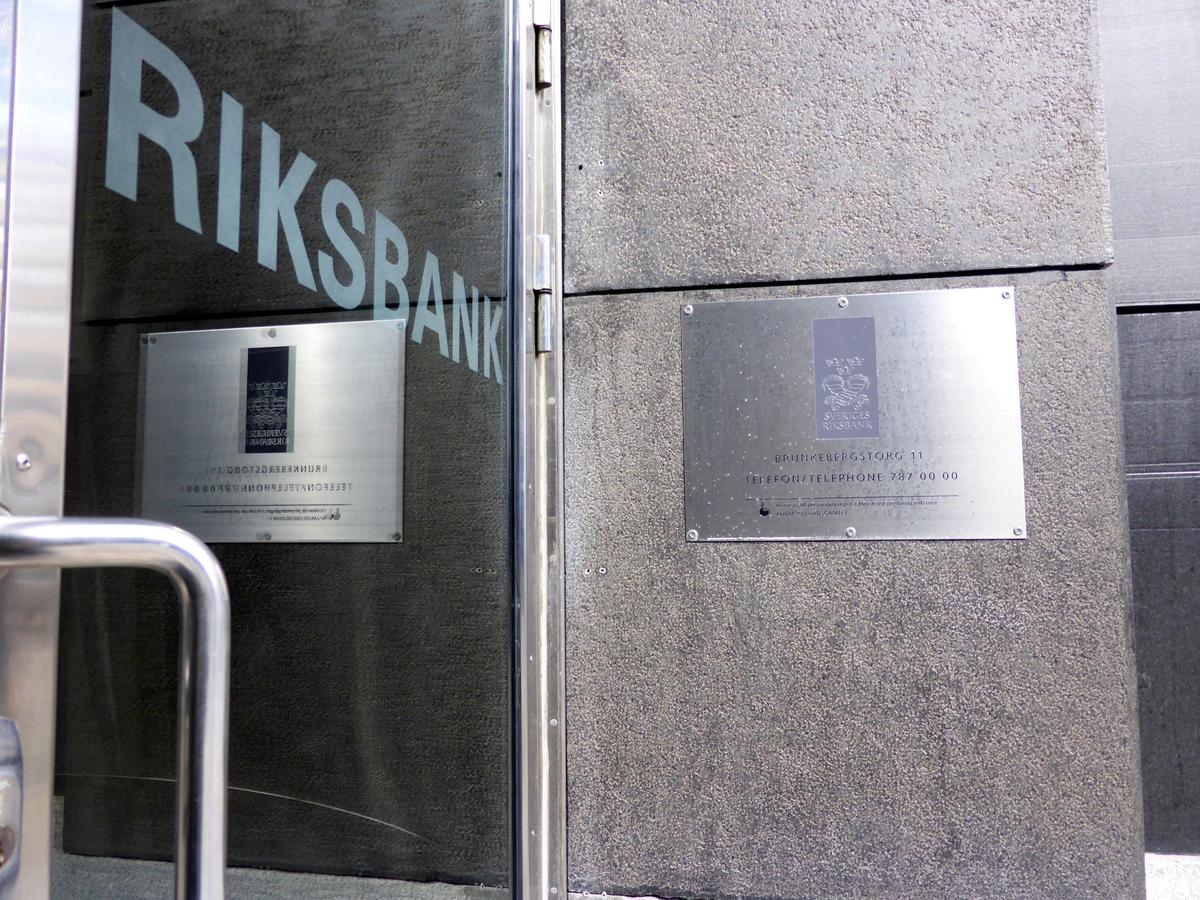 Swedish Riksbank Holds Course, No Rush to Exit Pandemic Policies