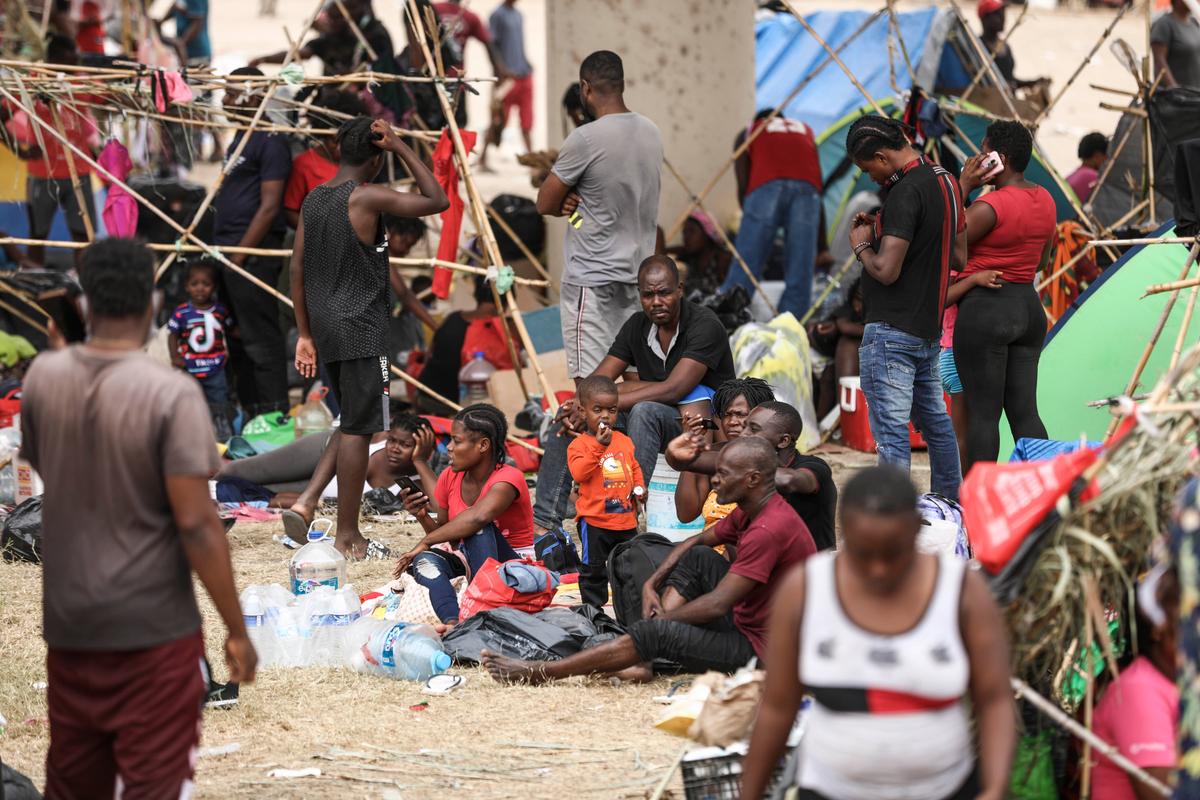 US Deports Over 1,000 Haitians but DHS Declines to Say How Many Released Into America