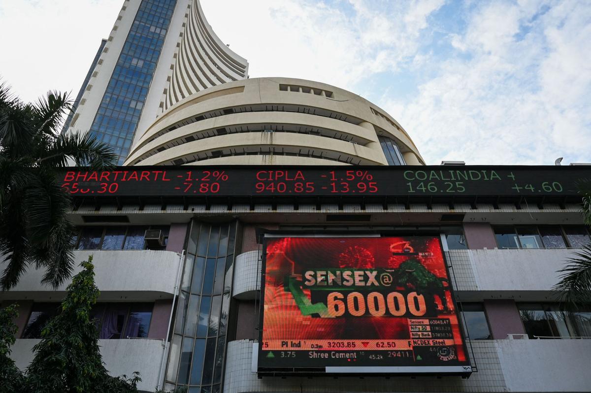 India’s BSE Sensex Crosses 60,000 Mark With Tech Stocks in Lead