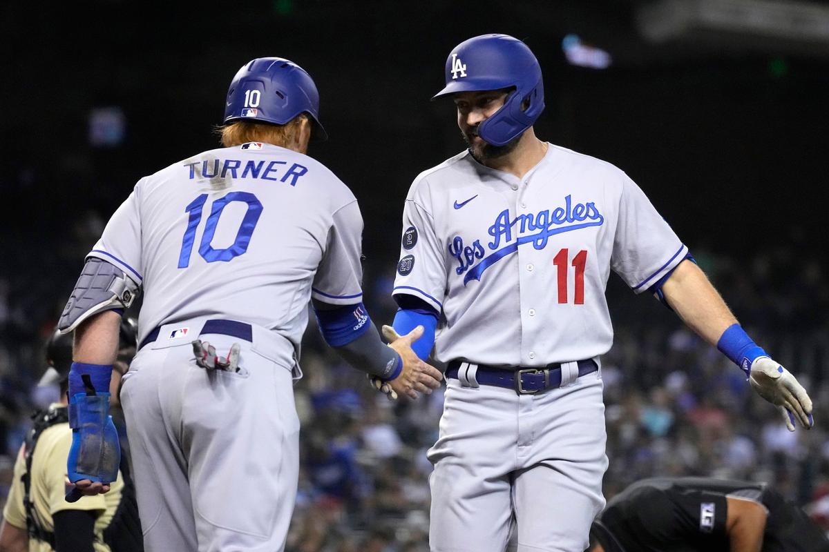 Dodgers Beat Diamondbacks 4–2, Keep Pace in NL West Race