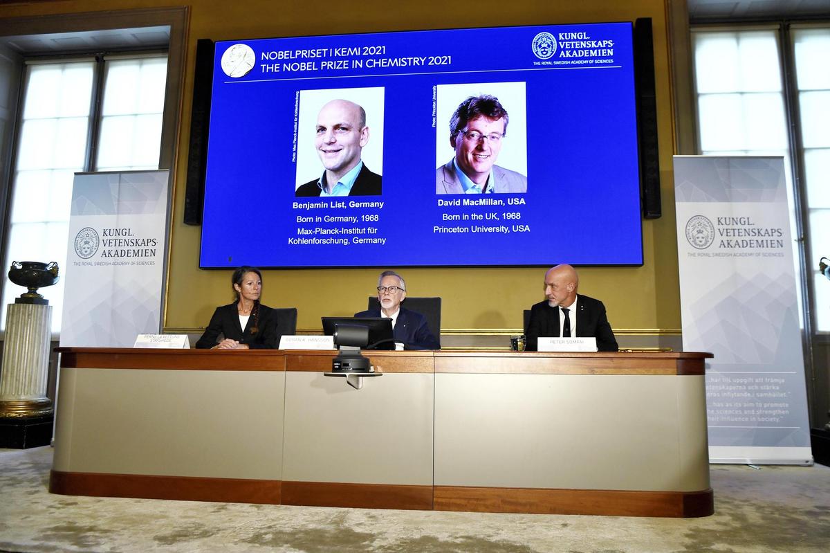 Chemistry Nobel Awarded to 2 Scientists for Building Molecular Construction Tool