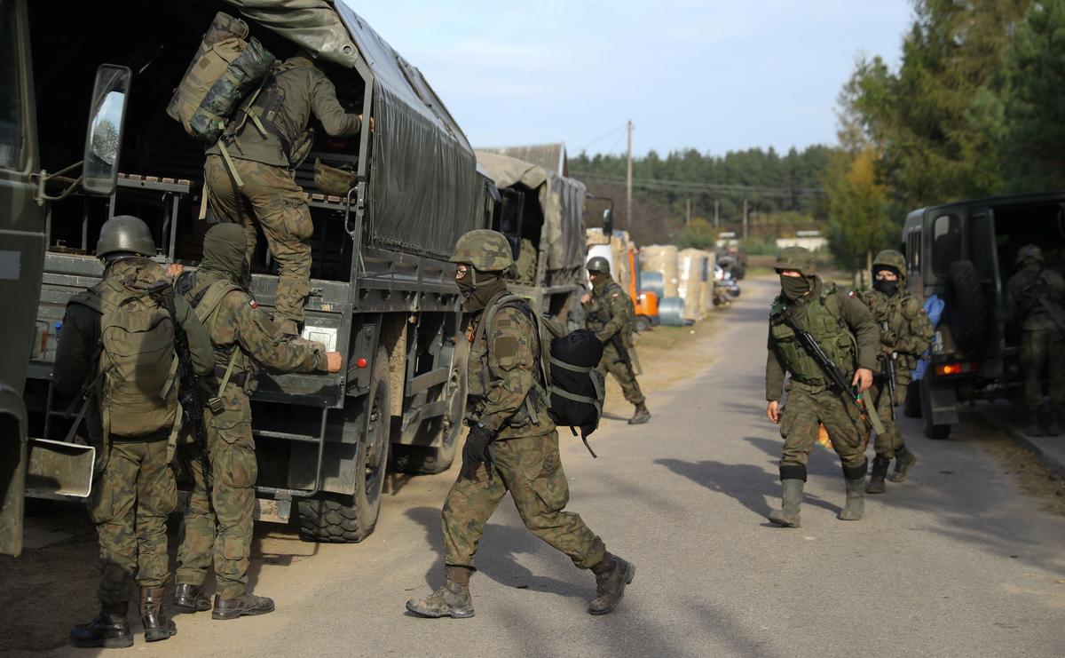 Poland Deploys Thousands More Soldiers on Belarus Border