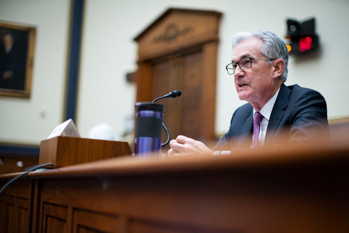 Powell Says Inflation Risks Rising, but Fed Can Be ‘Patient’