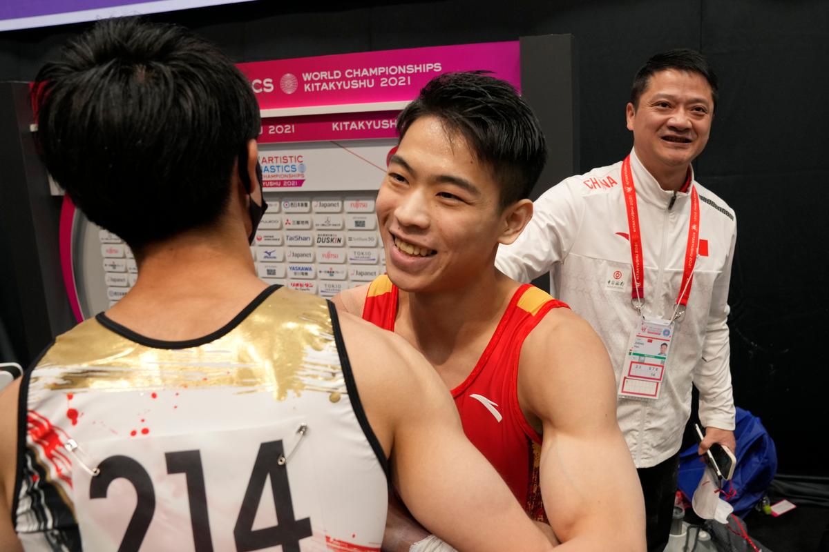 Hu Wins Horizontal Bar, Uchimura Shines at Gymnastics Worlds