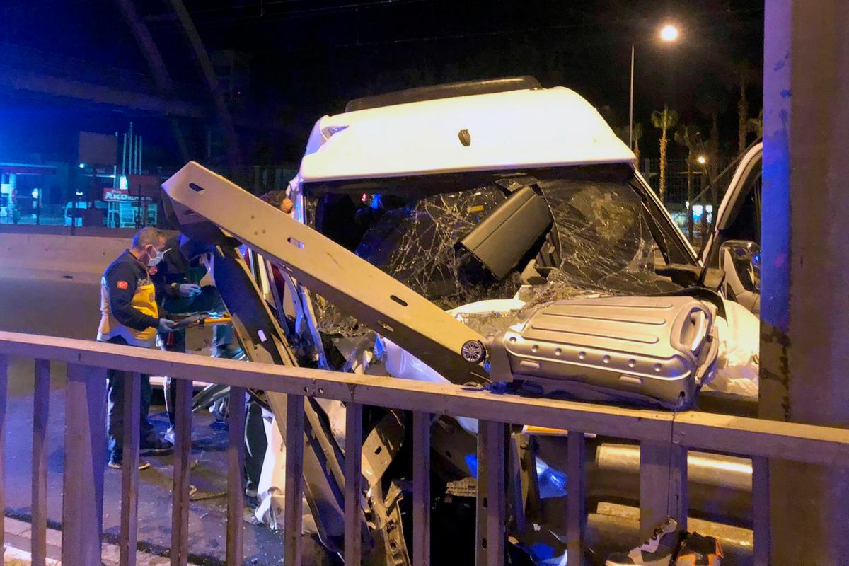 Minibus Crash in Turkey Kills Swedish Tourist, 5 Injured