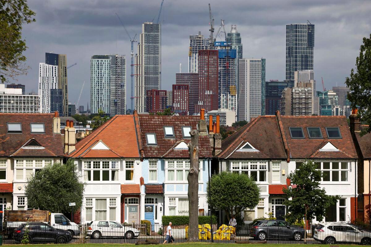 UK House Prices Show Unexpected Strength in October: Nationwide
