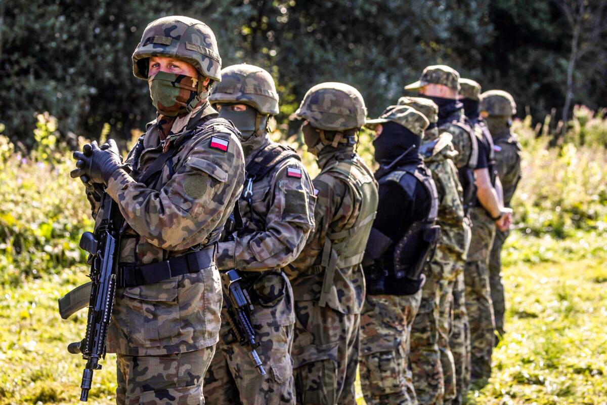 Belarusian Forces Threatened to Open Fire at Polish Troops Guarding Border, Says Defense Ministry