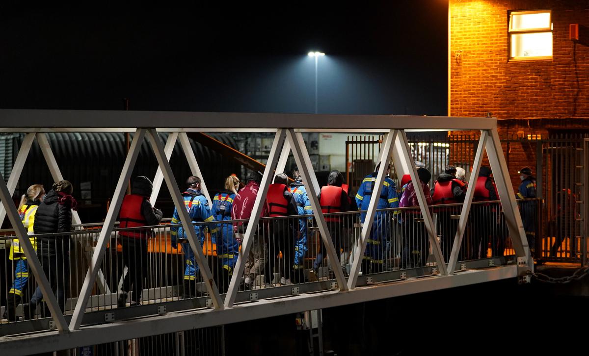 Around 1,000 Migrants Reach UK in Small Boats, Setting New Daily Record