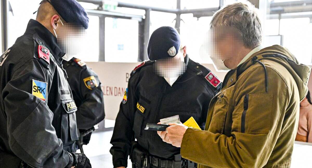 15,000 Checked by Police During First Day of ‘Lockdown of Unvaccinated’ in Austria