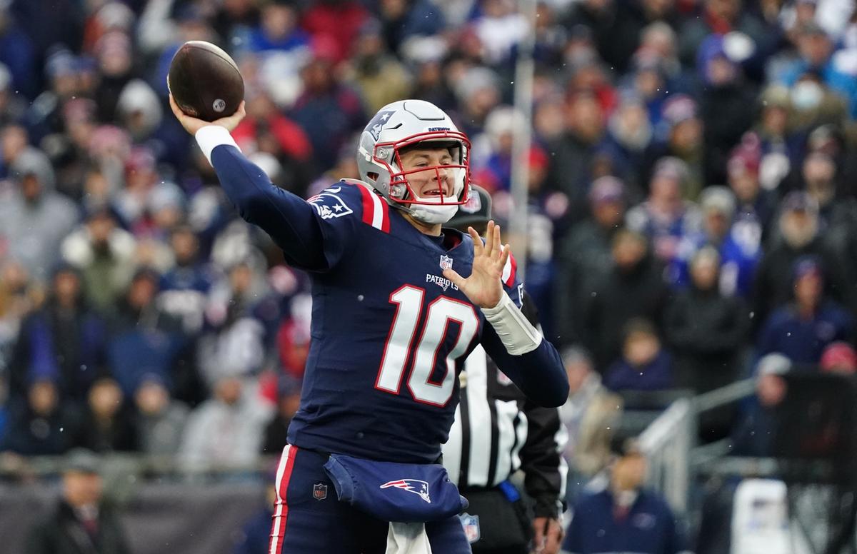 Patriots Ride Mac Jones’ Career Day to Win Over Titans