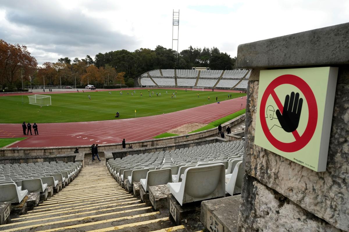 Portugal Probes Local Transmission of Omicron at Soccer Team