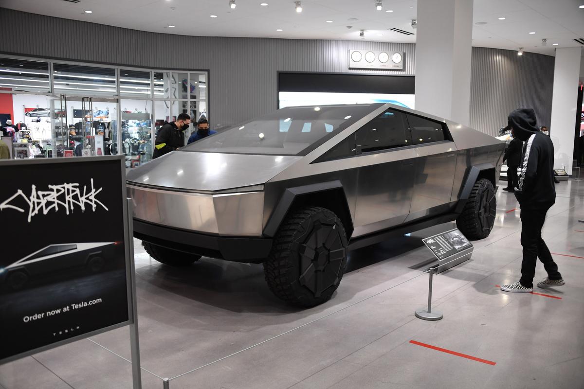 Musk Laments ‘Supply Chain Nightmare’ Facing Cybertruck Production