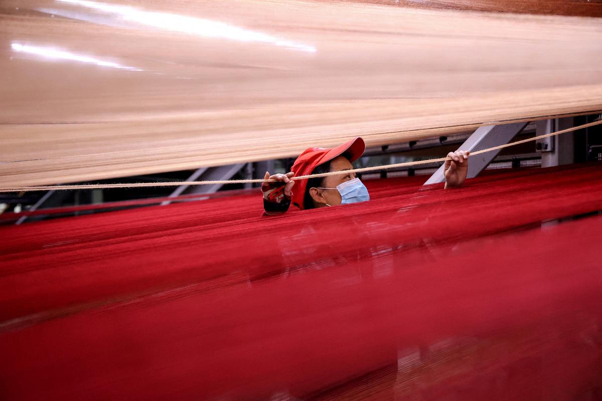 China Factory Activity Rebounds in November, Slow Growth Pace Remains