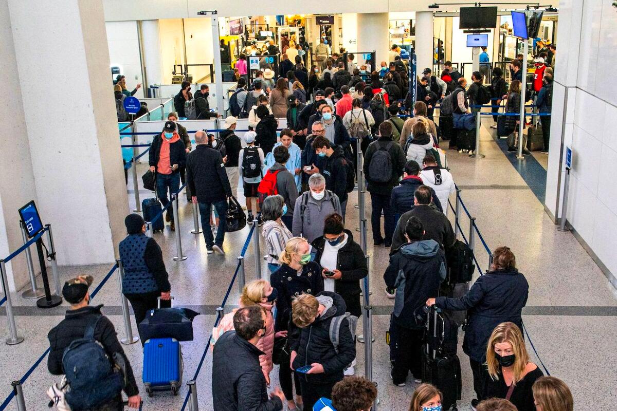 Air Travelers Arriving in United States to Face Tougher COVID-19 Testing After Omicron Emergence: CDC