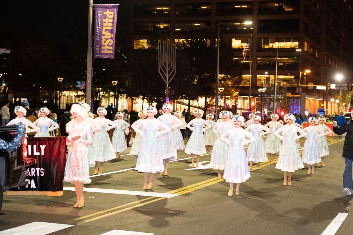 First Visit Philadelphia Holiday Parade Overwhelmed the City After Pandemic