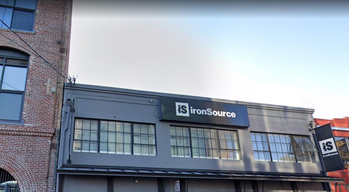 Macquarie Upgrades IronSource to Outperform on Q3 Beat, Q4 Outlook; Considers Selloff as Misplaced