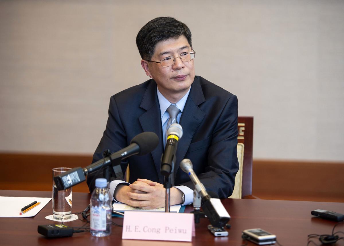 Chinese Ambassador, Victoria Mayor Discuss Deepening of Sister-City Partnerships